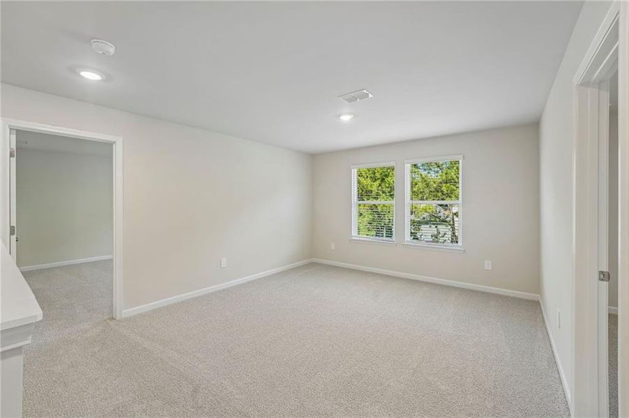 Spacious, unfurnished interior of a new home in Ivey Township, Dallas (Image 40).