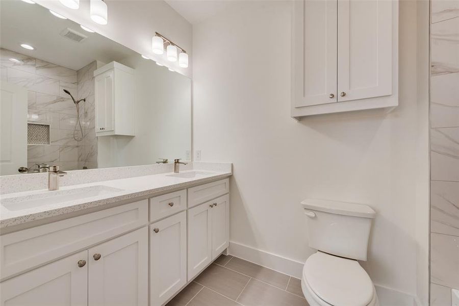 Furnished interior view inside a new home in , Dallas (Image 7).