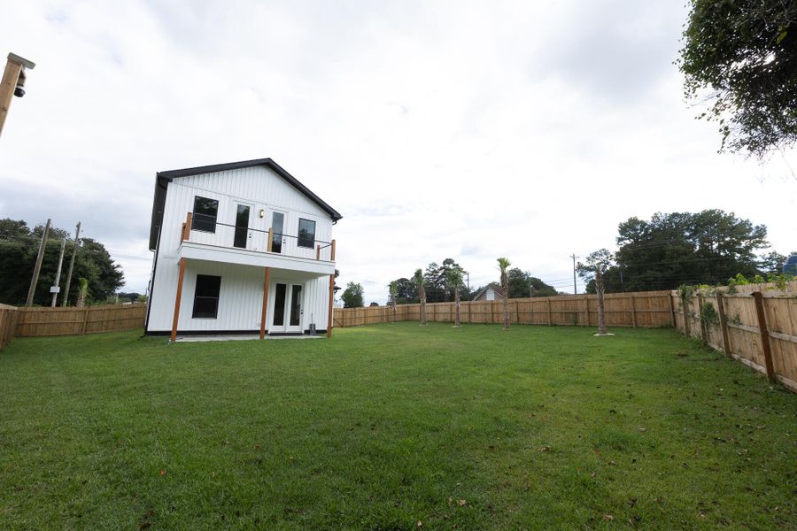 Exterior details and patio area of a home in , North Charleston (Image 3).