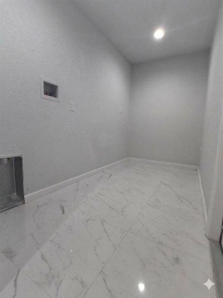 Spacious, unfurnished interior of a new home in , Sebring (Image 11).