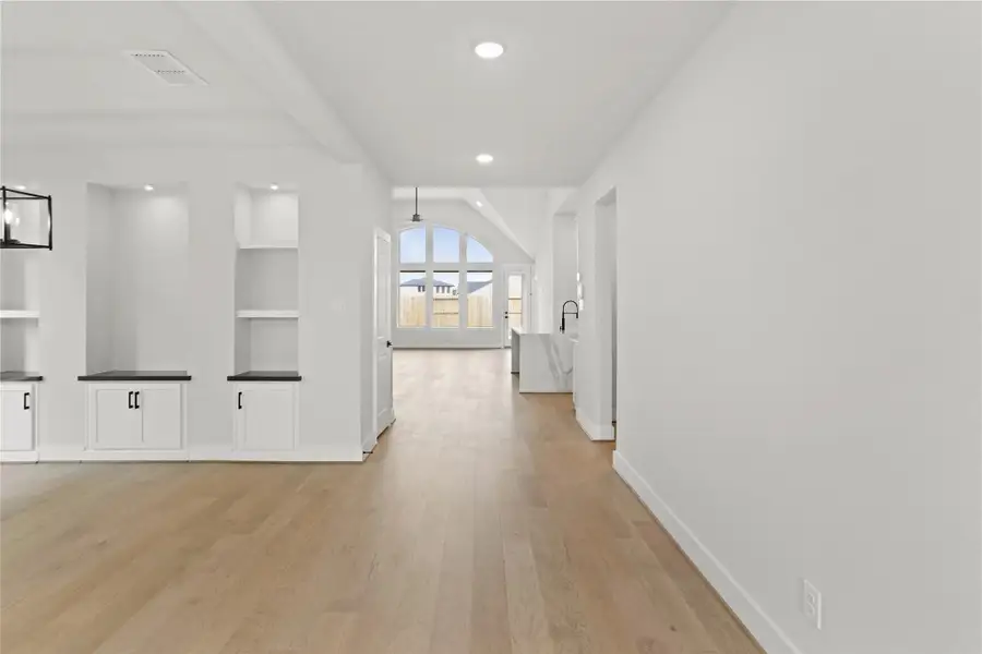 *REPRESENTATION PHOTO OF THE SAME FLOOR PLAN, FINISHES WILL VARY!*