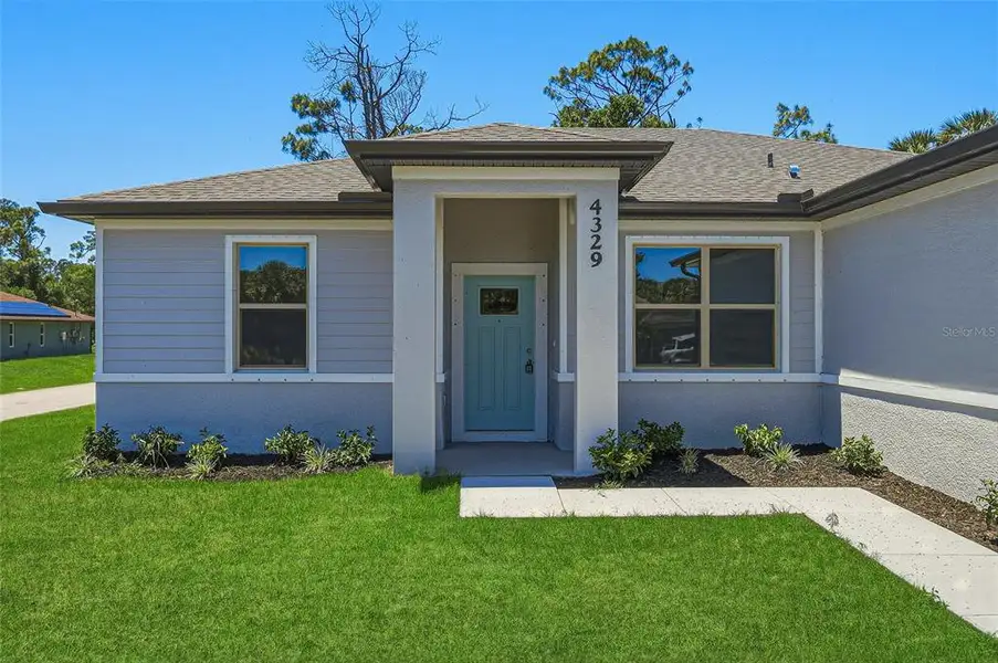 Exterior details and patio area of a home in , North Port (Image 4).
