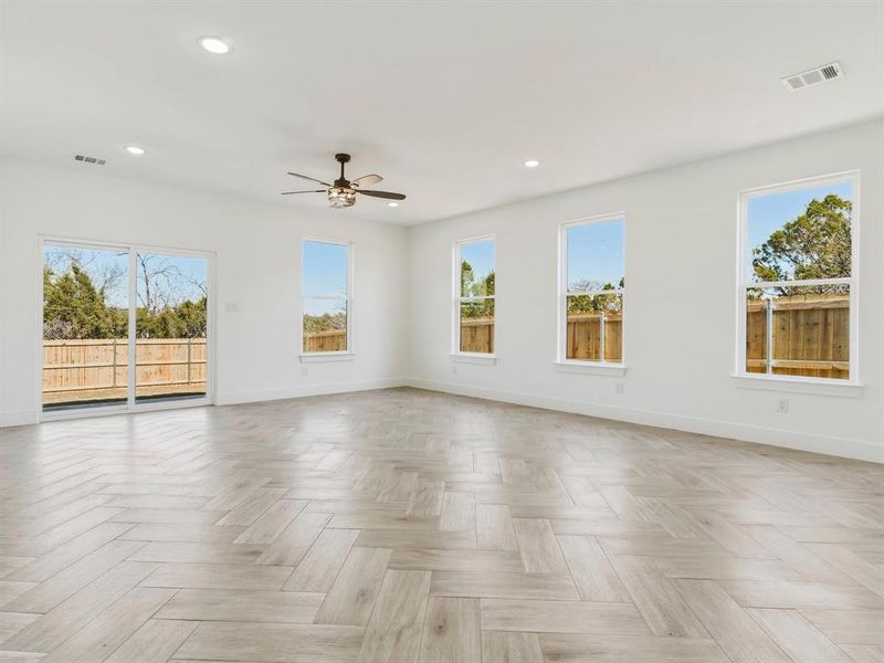 Spacious, unfurnished interior of a new home in , Granbury (Image 13).