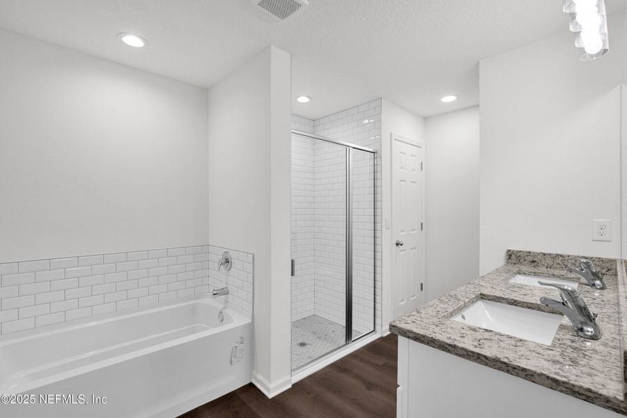 Furnished interior view inside a new home in , Palatka (Image 17).