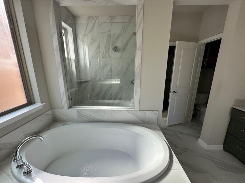 Close-up of interior finishes inside a home in Sienna, Missouri City (Image 10).