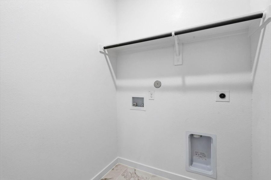 Spacious, unfurnished interior of a new home in Sienna 45', 50', Missouri City (Image 15).