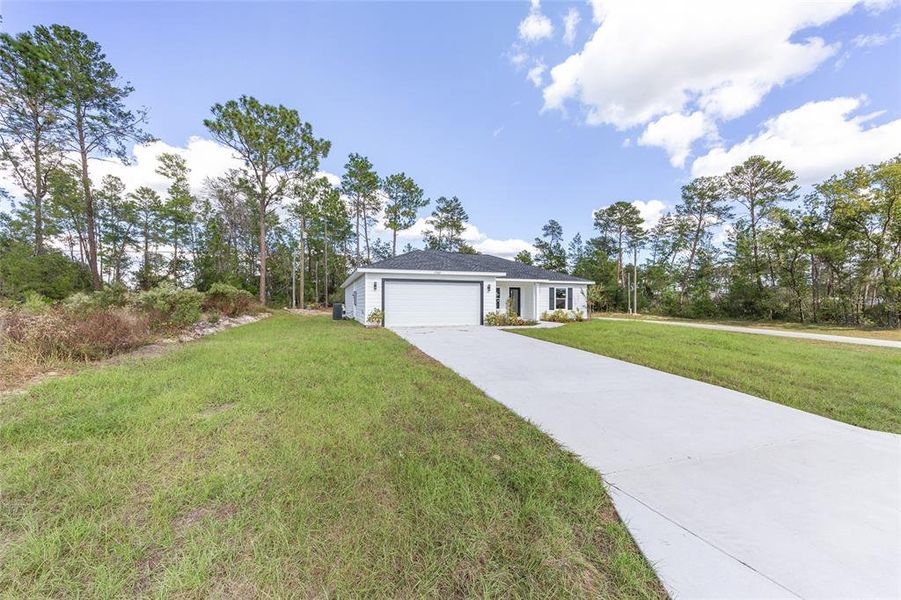 Exterior details and patio area of a home in , Ocala (Image 28).