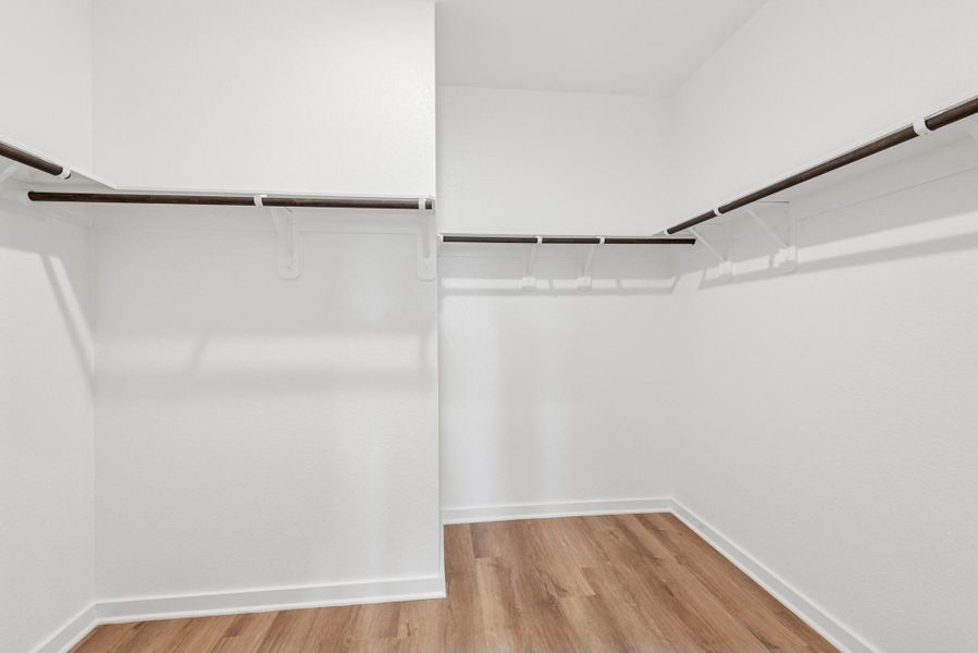 Spacious, unfurnished interior of a new home in Miller's Pond, Rosenberg (Image 11).