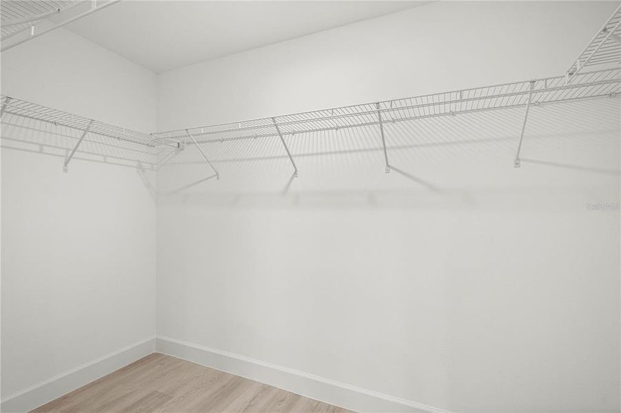 Spacious, unfurnished interior of a new home in , Ocala (Image 15).