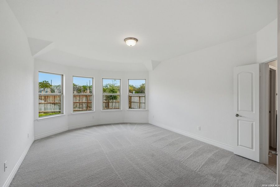 Spacious, unfurnished interior of a new home in Davis Ranch, San Antonio (Image 40).