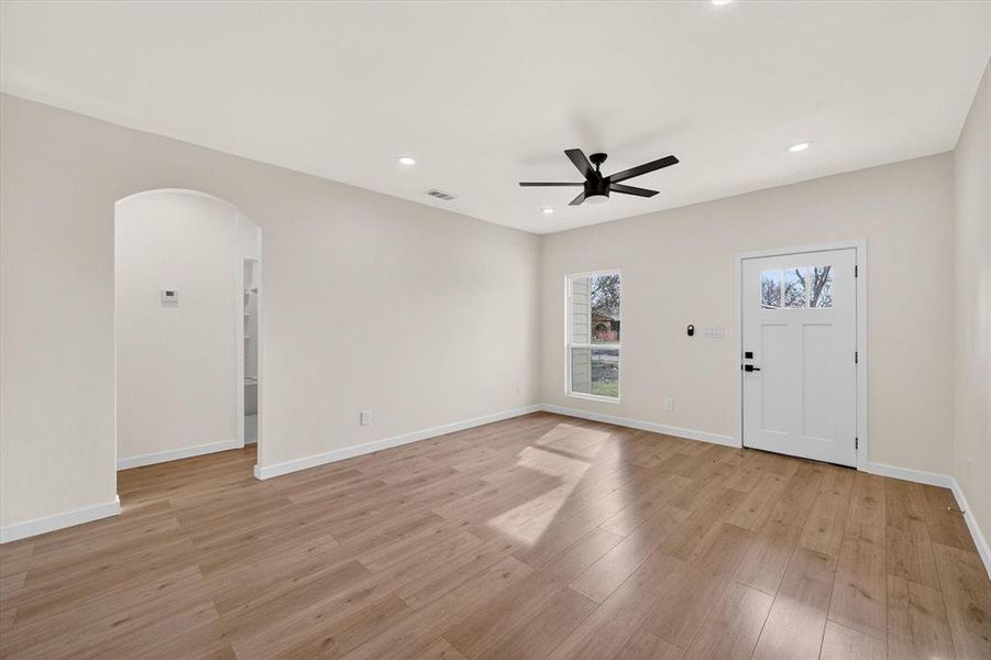 Spacious, unfurnished interior of a new home in , Corsicana (Image 19).