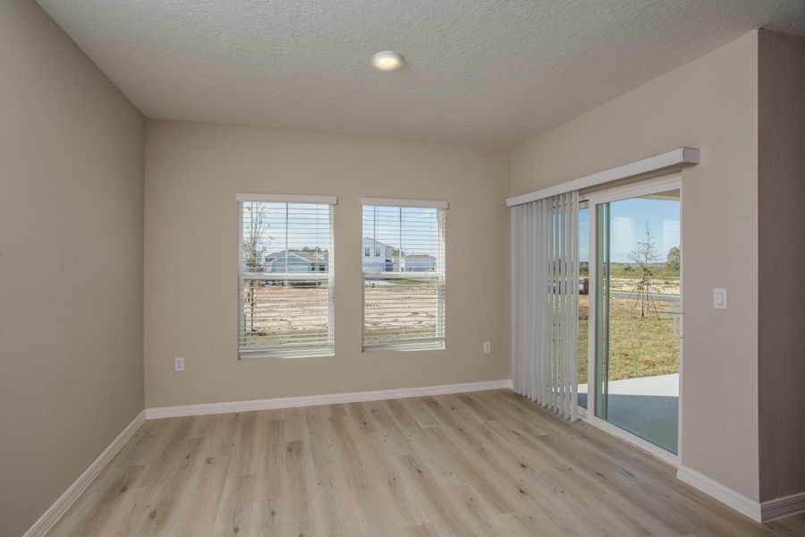 Spacious, unfurnished interior of a new home in Villa Mar, Winter Haven (Image 12).
