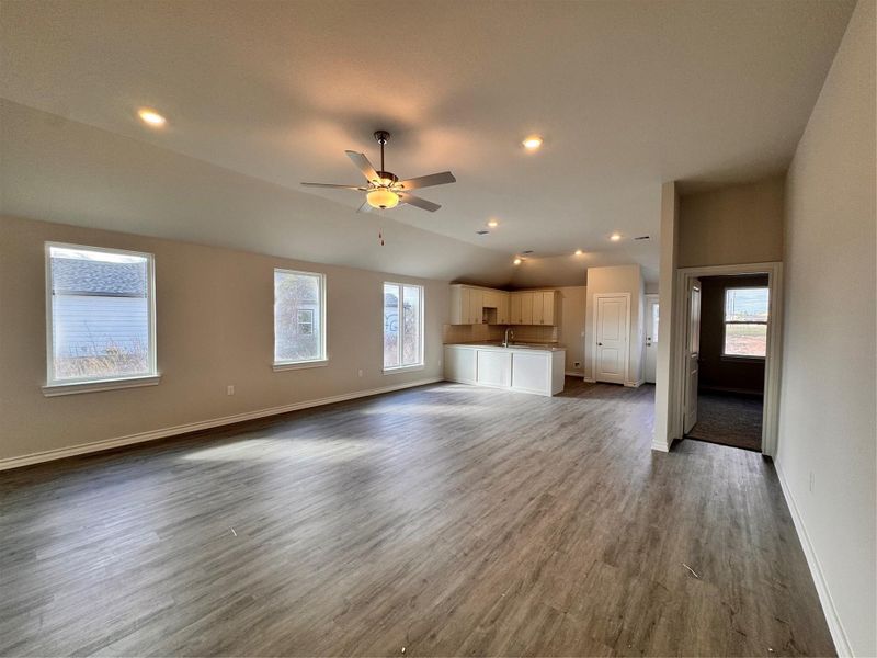 Spacious, unfurnished interior of a new home in Santa Fe, Cleveland (Image 10).