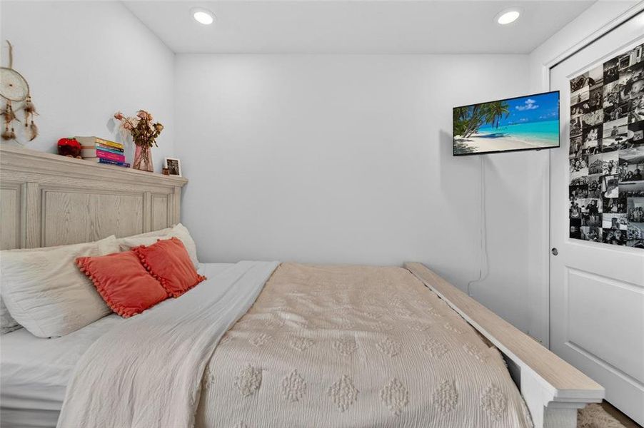 Furnished interior view inside a new home in SouthShore Yacht Club, Ruskin (Image 54).