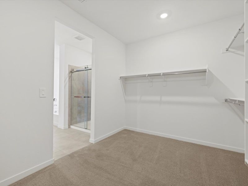 Spacious, unfurnished interior of a new home in Rancho Mirage Signature Series, Maricopa (Image 8).