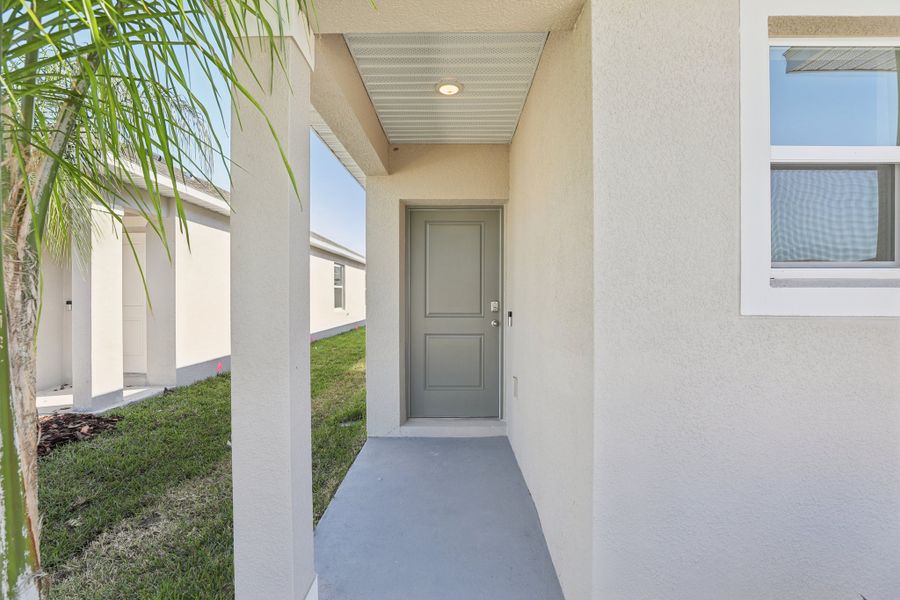 Representative exterior details of a home built from the Vista by Maronda Homes in Heritage Station, Punta Gorda (Image 21).