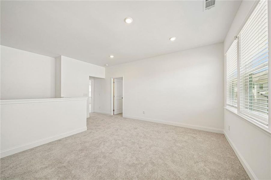Spacious, unfurnished interior of a new home in Bennett Farm, Loganville (Image 18).
