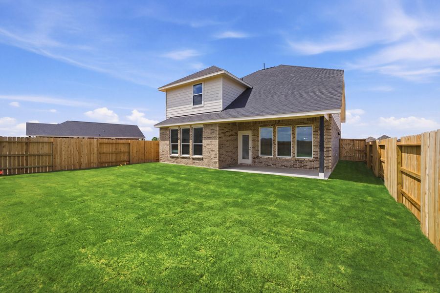 Exterior details and patio area of a home in Wildrye, Waller (Image 29).
