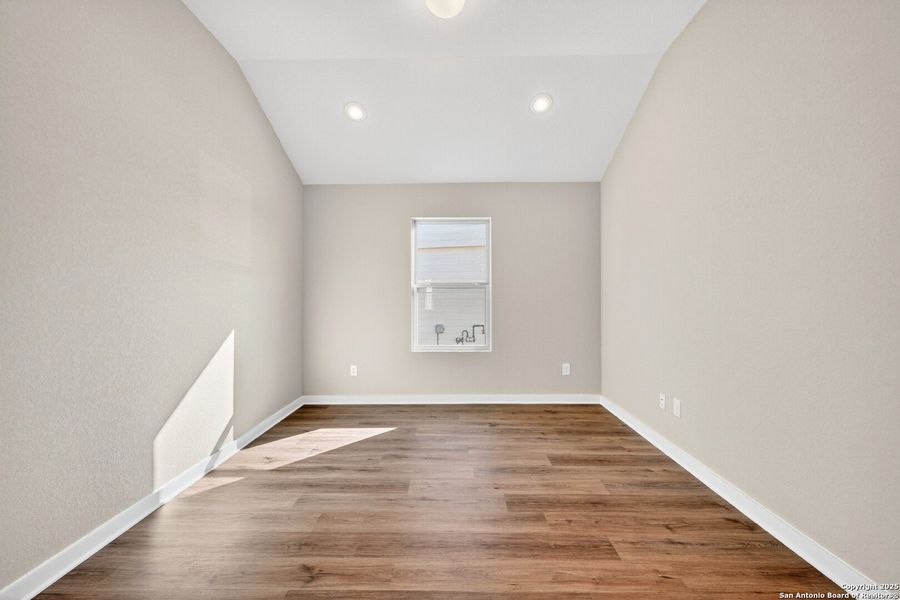 Spacious, unfurnished interior of a new home in Winding Brook, San Antonio (Image 28).
