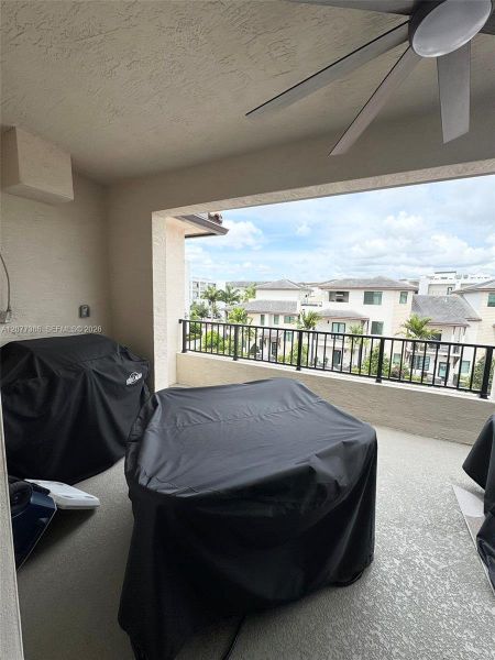 Exterior details and patio area of a home in , Doral (Image 18).