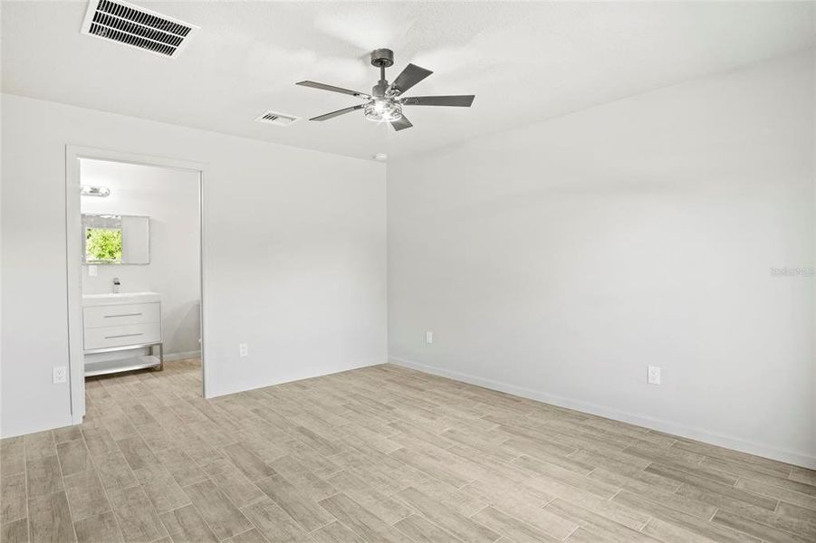 Spacious, unfurnished interior of a new home in , Okeechobee (Image 27).