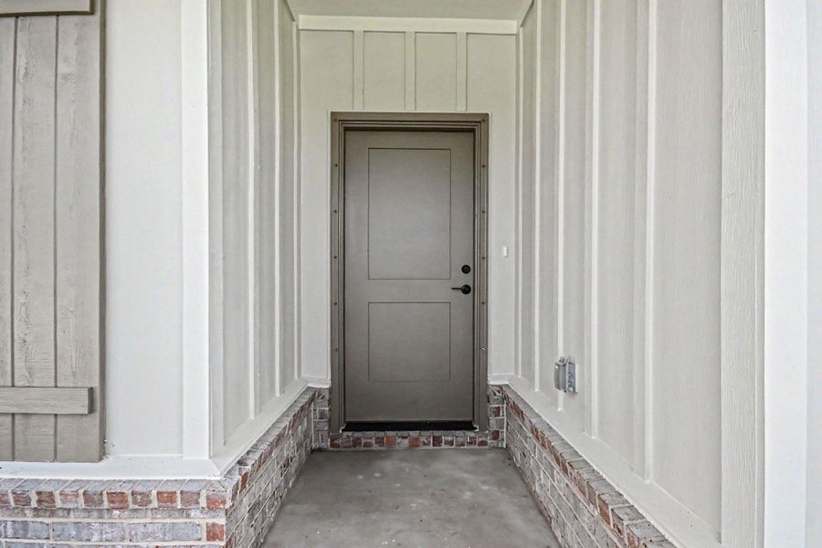 Exterior details and patio area of a home in , Angleton (Image 16).