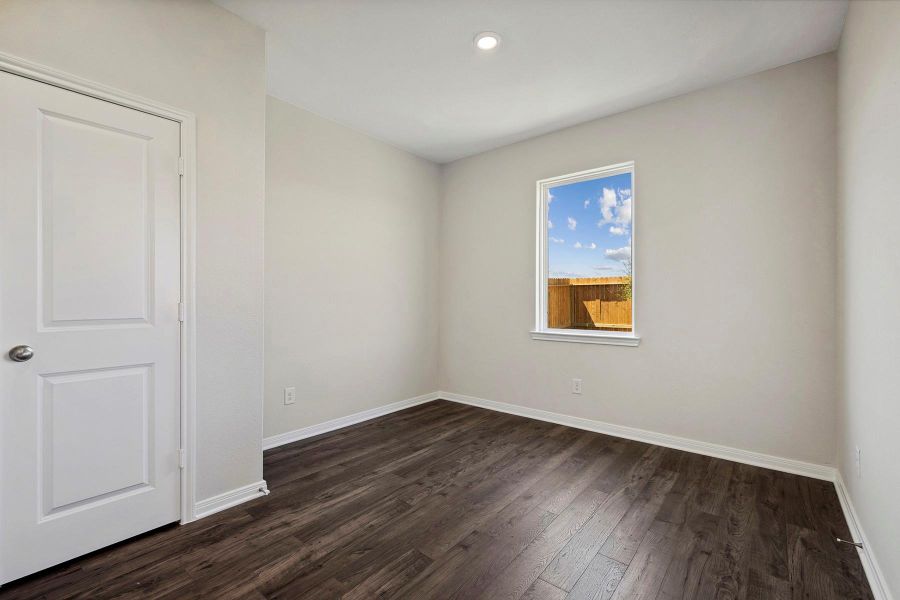 Spacious, unfurnished interior of a new home in Pinewood Trails, Cleveland (Image 15).