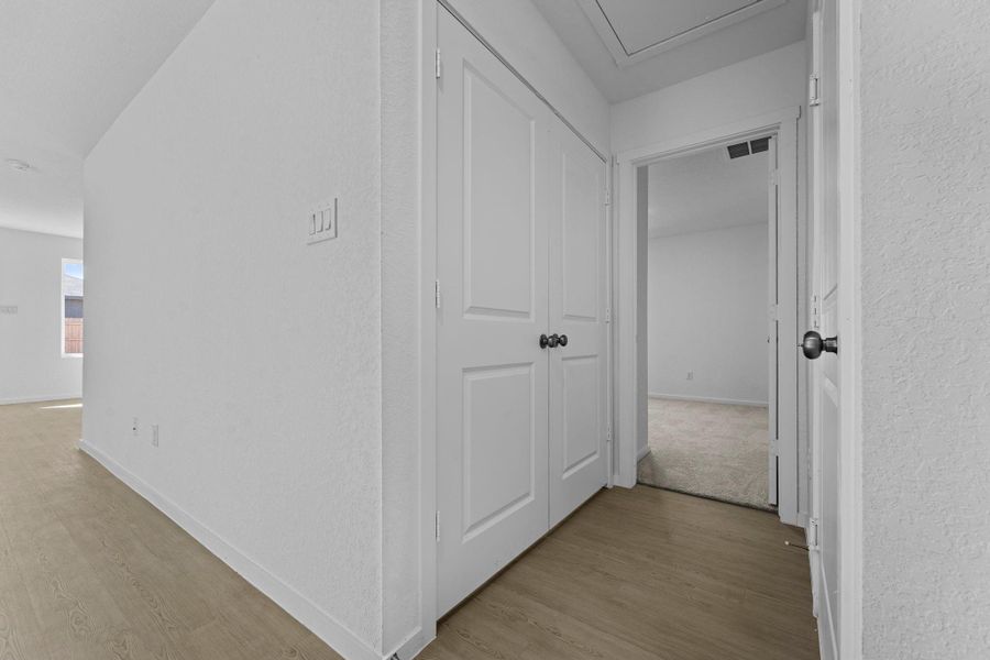 Spacious, unfurnished interior of a new home in Friendship Oaks, Fredericksburg (Image 22).