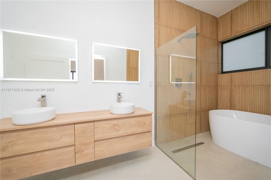 Furnished interior view inside a new home in , Fort Lauderdale (Image 6).