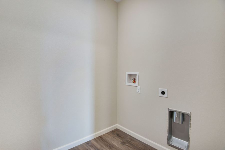Spacious, unfurnished interior of a new home in The Aurora Highlands, Aurora (Image 36).