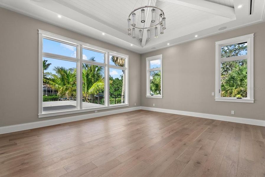 Spacious, unfurnished interior of a new home in , Sarasota (Image 27).