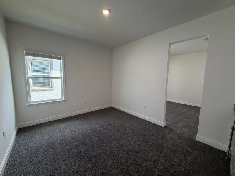 Spacious, unfurnished interior of a new home in Malabar Springs, Palm Bay (Image 17).