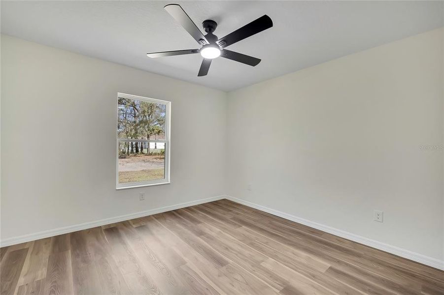 Spacious, unfurnished interior of a new home in , Crystal River (Image 36).