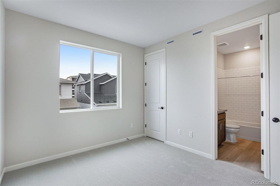 Spacious, unfurnished interior of a new home in Sugar Mill Village, Longmont (Image 24). Spacious, unfurnished interior of a new home in Sugar Mill Village, Longmont (Image 24).