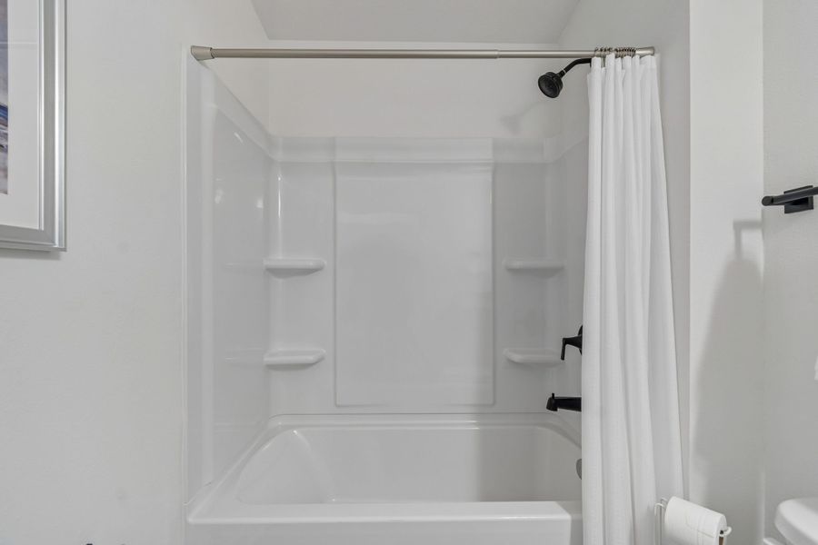 Representative interior finishes for a home built from the 1515 by Adams Homes in Winding Oaks, Weeki Wachee (Image 21).
