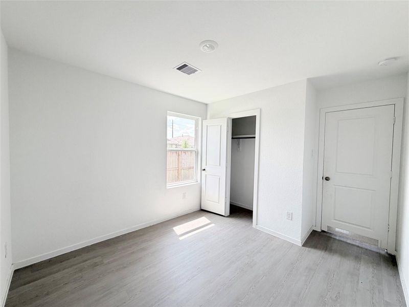 Spacious, unfurnished interior of a new home in Anniston, Katy (Image 10).