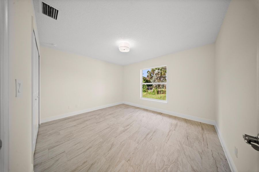 Spacious, unfurnished interior of a new home in , Fort Pierce (Image 28).