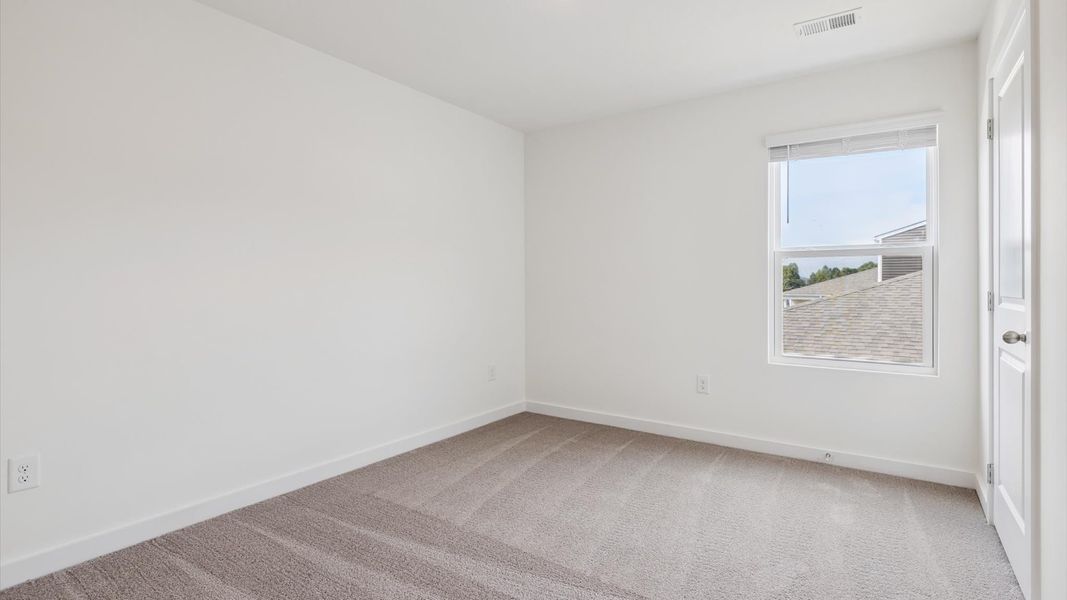 Spacious, unfurnished interior of a new home in Emory Creek, Harriman (Image 16).