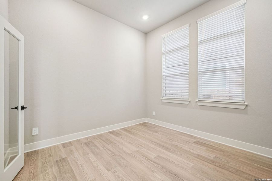 Spacious, unfurnished interior of a new home in Estancia Ranch - Classic Series, San Antonio (Image 27).