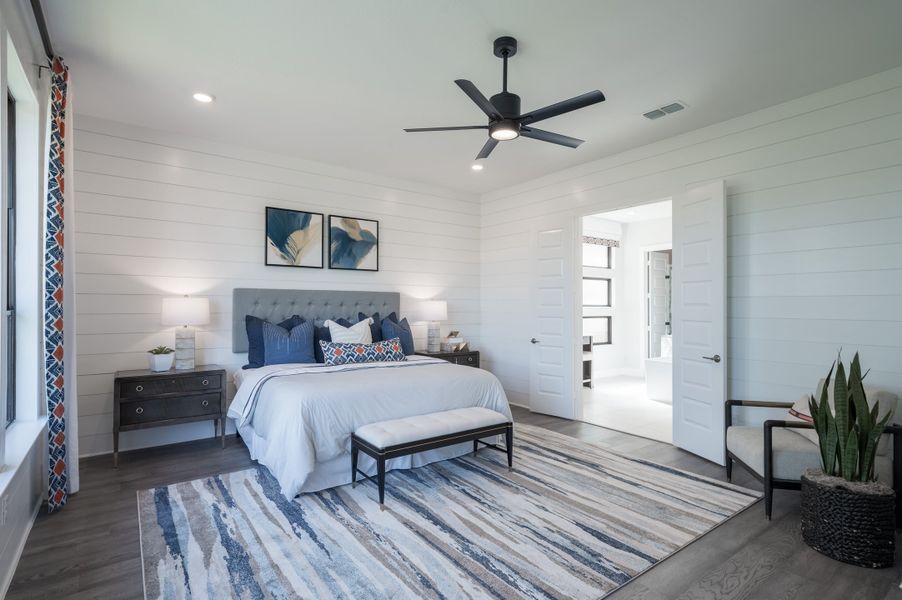 Representative furnished interior of a home built from the Verona by Tri Pointe Homes in Sienna 80′, Missouri City (Image 28).
