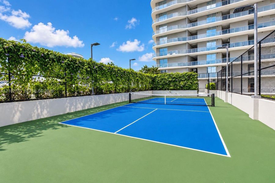 Condo located in Miami, FL showcasing its design and architecture (Image 29).