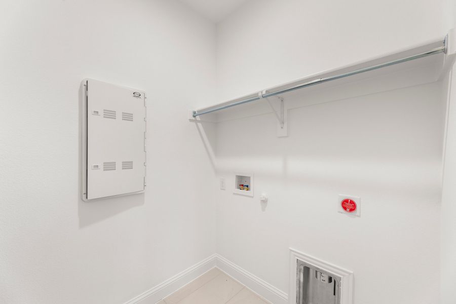 Spacious, unfurnished interior of a new home in Creekside, Royse City (Image 28).