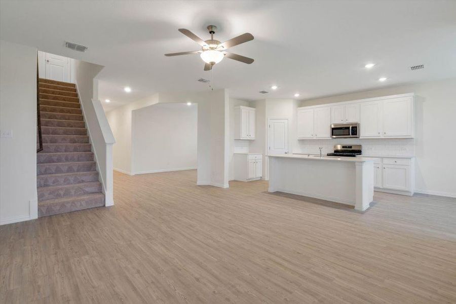 Spacious, unfurnished interior of a new home in , Anna (Image 26).