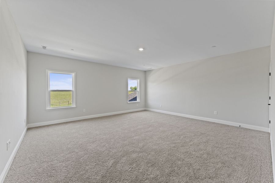 Spacious, unfurnished interior of a new home in Estates at Sugar Creek, Fort Mill (Image 17).