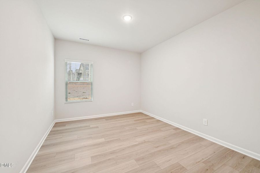 12 - Downstairs Bed 12 - Downstairs Bed