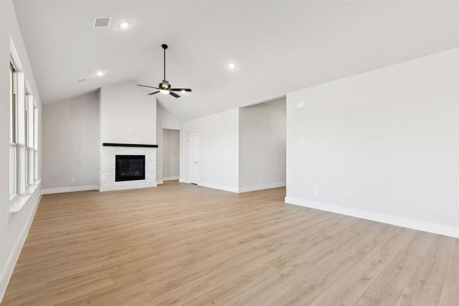 Spacious, unfurnished interior of a new home in Ellis Ranch Estates, Waxahachie (Image 26).