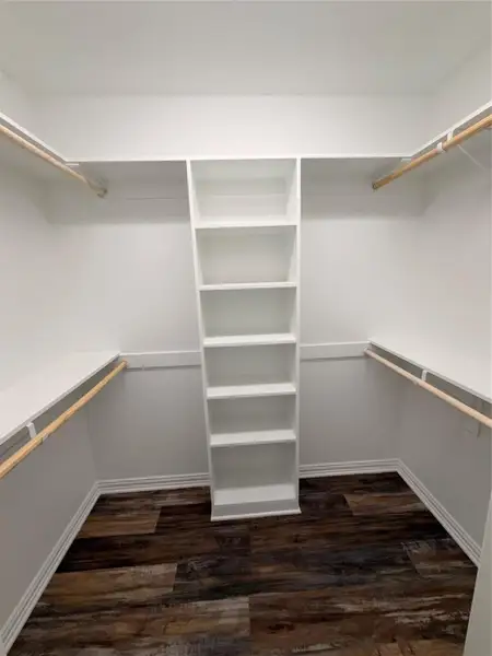 2nd Walk-in closet in prmary ensuite.