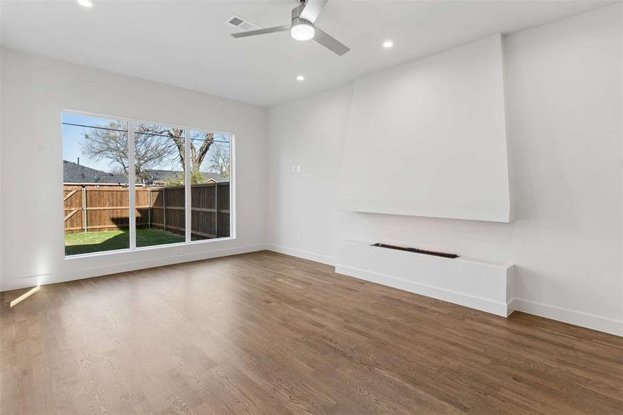 Spacious, unfurnished interior of a new home in , Dallas (Image 12).