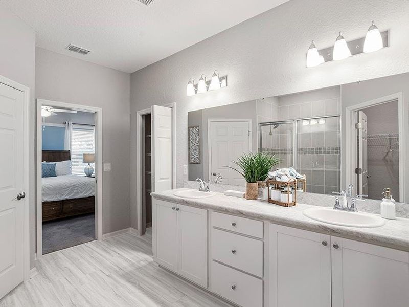 Relax in your large private owner`s suite complete with en-suite owner`s bath and walk-in wadrobe - Aubrey home plan by Highland Homes