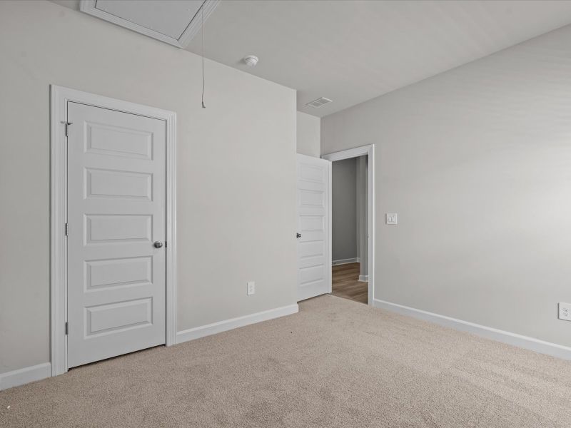 Spacious, unfurnished interior of a new home in Shiloh Valley, Piedmont (Image 20).